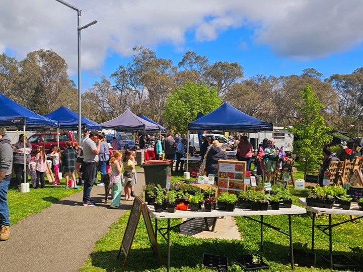 Avoca Riverside market more people ATDW.jpg